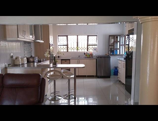 4 BEDROOM HOUSE FOR SALE IN ULUNDI B
